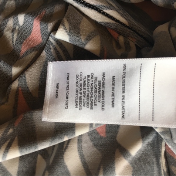 Laundry by Design wrap v-neck collared geo dress - Picture 7 of 7